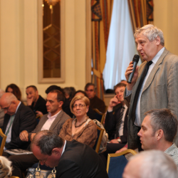 Iliya Nalbantov, Program Director, George C. Marshall Association – Bulgaria, asks a question to Richard Rahn.